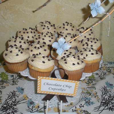 chocolate chip cookie dough cupcakes